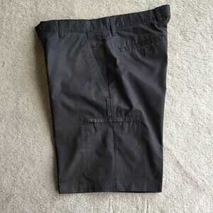 GREG NORMAN DARK BROWN SIZE 32 FLAT FRONT SHORTS